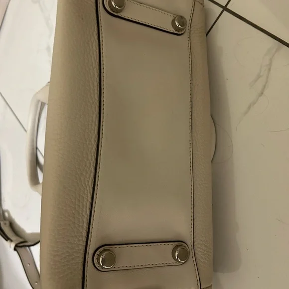 COACH Swagger Carryall 27 Hand Shoulder Bag Zip Satchel SV/ Chalk Pebble Leather - Picture 4 of 11